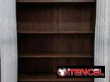 SE VENDE HERMOSO LIBRERO DE CAOBA DE DOS (2) PUERTAS EN PERFECTO ESTADO.