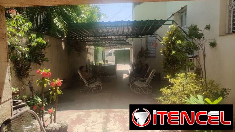 Oportunidad única en Miramar Playa! Apartamento tipo casa independiente de dos plantas, con excelente ubicación !!!