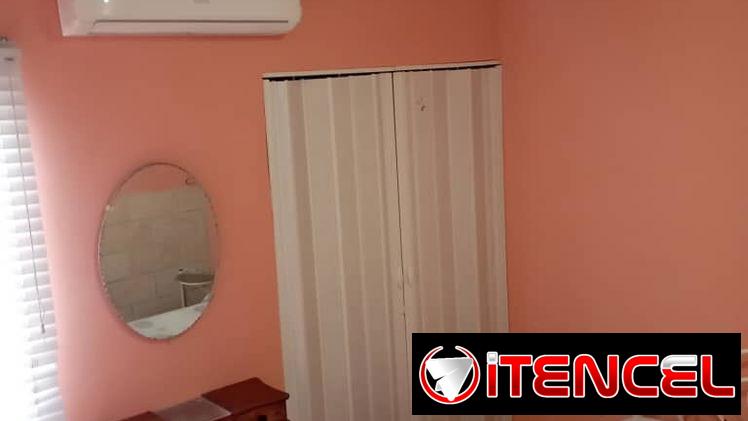SE RENTA CASA CON PISCINA A 50 METROS DE LA PLAYA DE GUANABO (DOS HABITACIONES).54026428