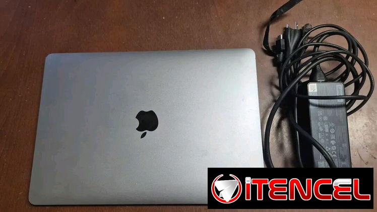 Macbook pro retina A1708/8GB DDR4/128GB SSD