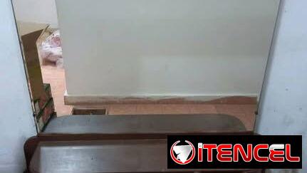 Se vende cómoda con espejo de caoba. En 35000 cup interesados al 58274462