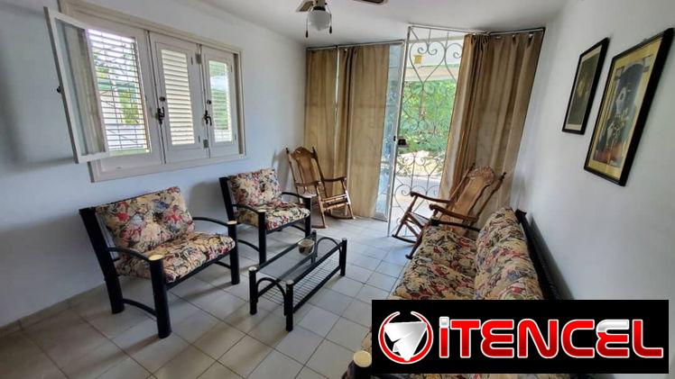 Cod.Z Renta por larga estancia . Casa de lujo en Miramar