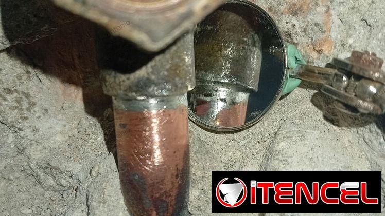 Plomero, plomeria, instalación sanitaria con tubos de PVC originales y válvula antirretorno.