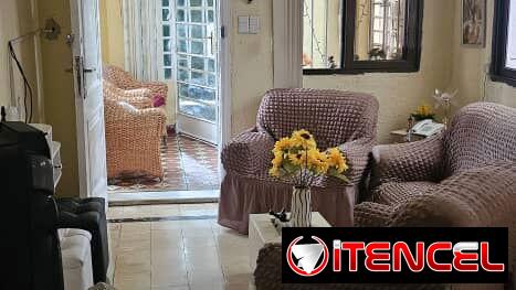 Vendo casa independiente bajo de un biplanta en Plaza