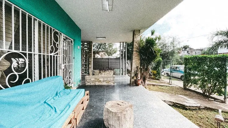 Casa independiente con garaje