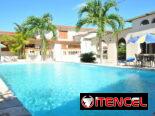 Se renta casa de 7 habitaciones con piscina en Guanabo a 6 cuadras de la playa.54026428
