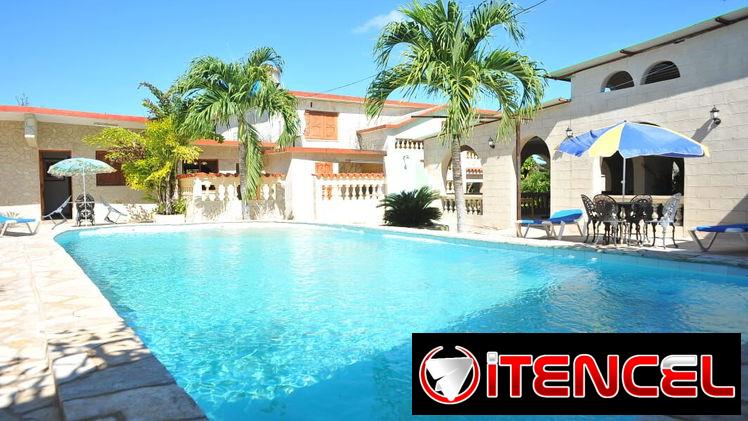 Se renta casa de 7 habitaciones con piscina en Guanabo a 6 cuadras de la playa.54026428