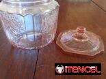 Bombonera rosa de cristal antiguo.