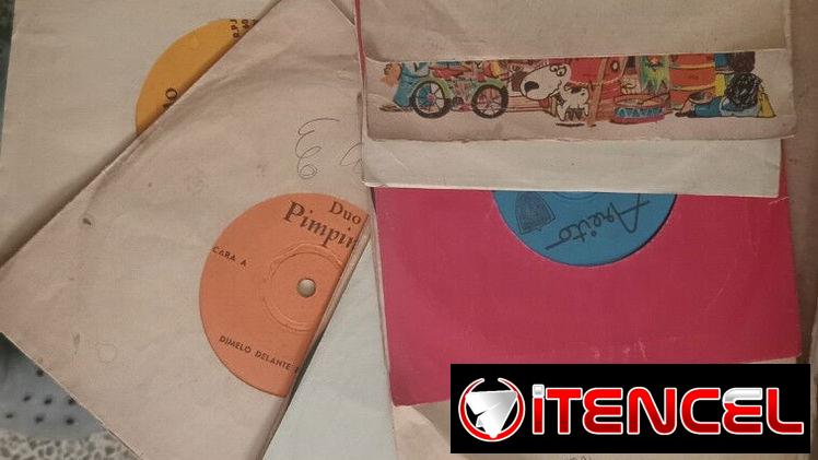 Vendo discos de pasta long play y de 45 rpm.
