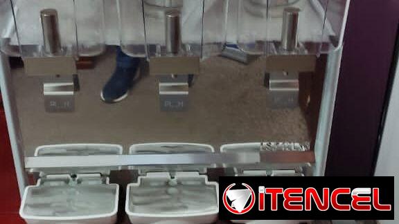 Juguera de 3 tanques de 12 litros cada uno nueva en caja,