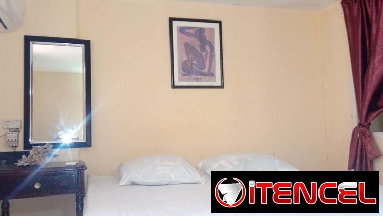 SE RENTA APTO PRIVADO EN PRIMER PISO EN EL VEDADO POR 19 Y 6. 53880216