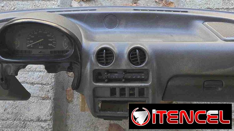 Pizarra de Subaru VIVIO c/relojes, completa en perfecto estado, con cenicero, tapas de bocina, con todo lo que lleva.