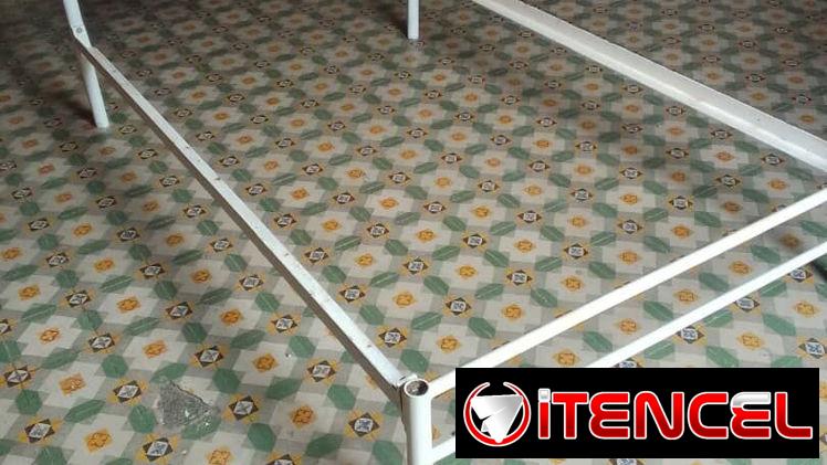 Cama de hierro camera