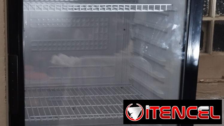 Exhibidor/Expositor Milexus 13.3 pies, 1 mes de uso con llave