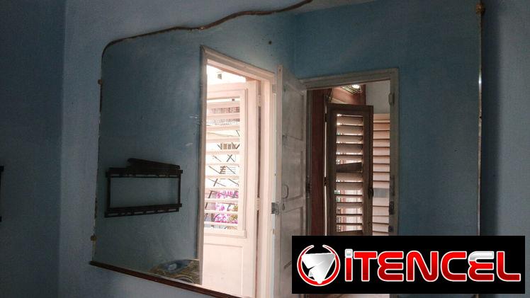 Espejo antiguo llamar al 52410222.