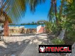 Exclusiva propiedad en renta con piscina y salida marina hemingway