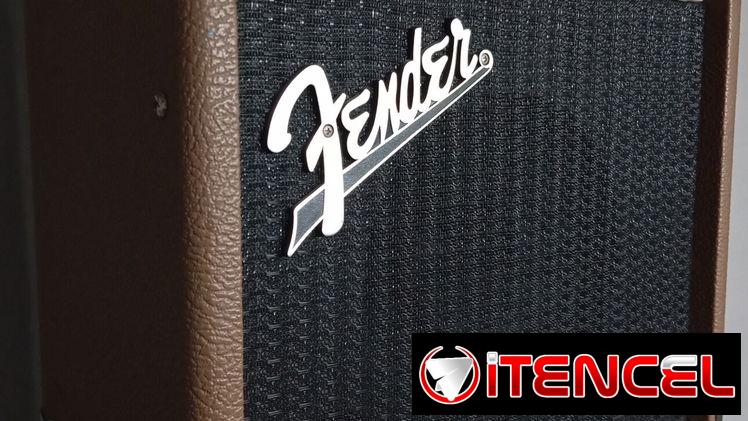 Amplificador de Guitarra Acústica-Electrica y Voz Fender Acoustasonic 15 (LIKE NEW)