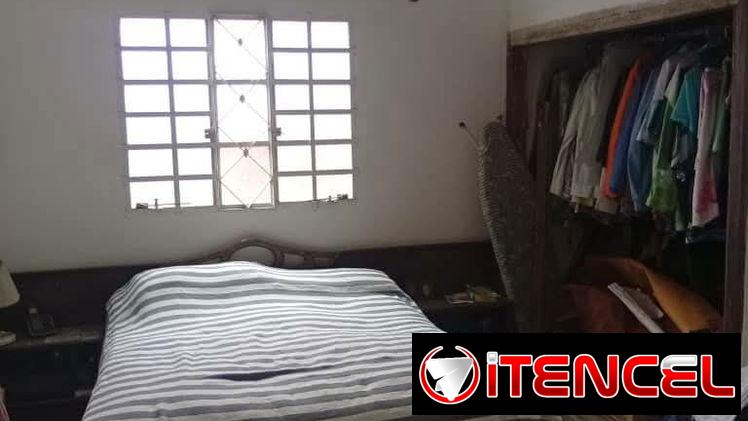Venta de casa de dos plantas  en la Víbora que necesita reparaciones !!!