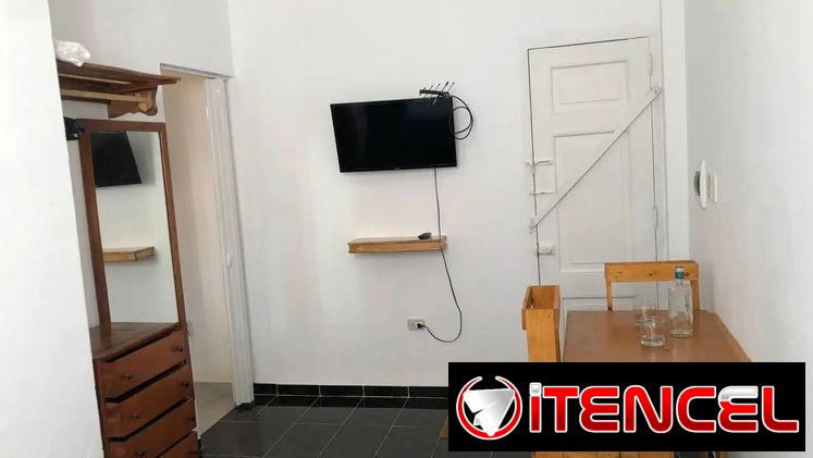 🟢🟢🟡 Nos encontramos en el Vedado, en zona céntrica y tranquila.