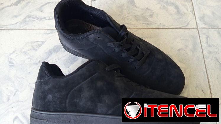 TENIS COLOR NEGRO # 42 (UNA SOLA PUESTA)