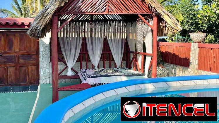 Piscina con recirculación en casa de renta a sólo pasos del mar de la playa +53 52463651 , LA MAISON DE GUANABO