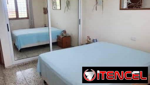 En venta hermosa casa con vista directa al mar en Cojimar.