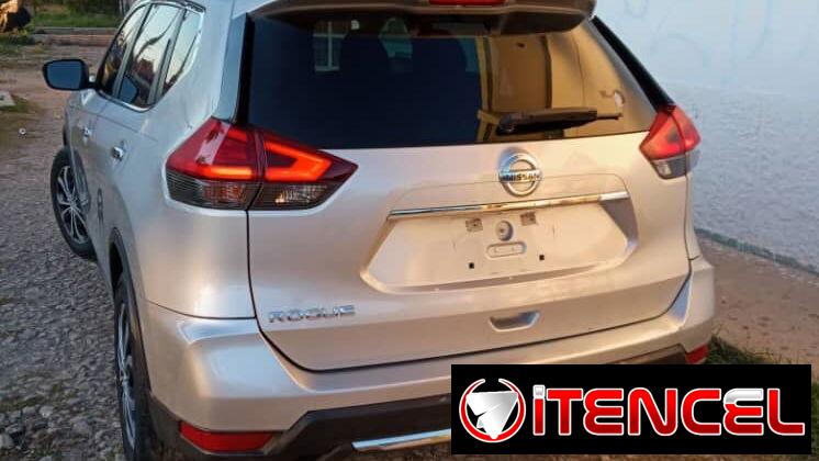 Vendo negocio Nissan Rogue, 2017 con tres filas asientos
