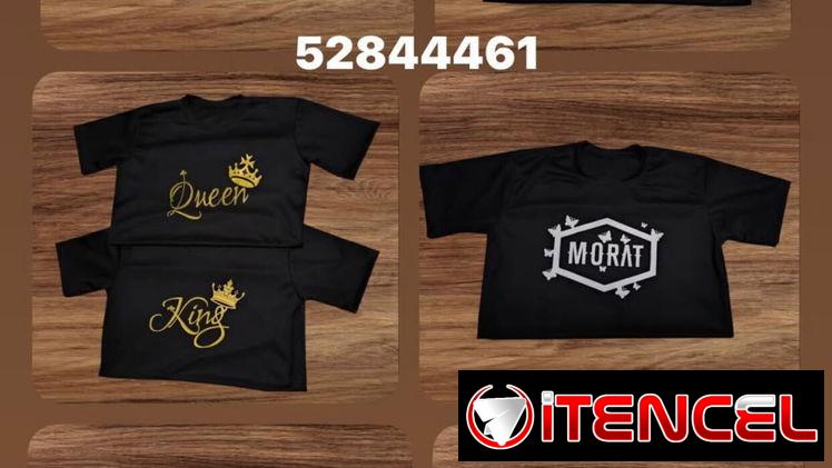 Pulover negro con diseños con vinilo y otros artículos personalizados.