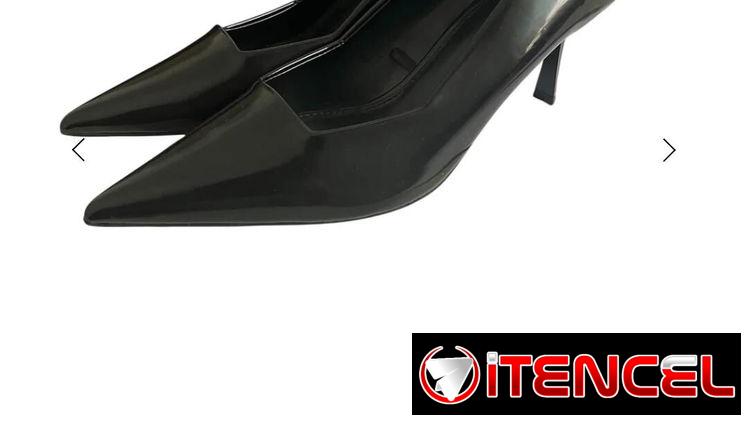 Sandalias de tacón detalles en la foto