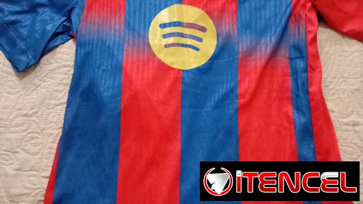 Camisa del FC Barcelona versión de local equipación roja y azul . temporada actual 25/26 .Talla L