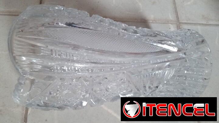 Bucaro de cristal de Bohemia, elegante tallado