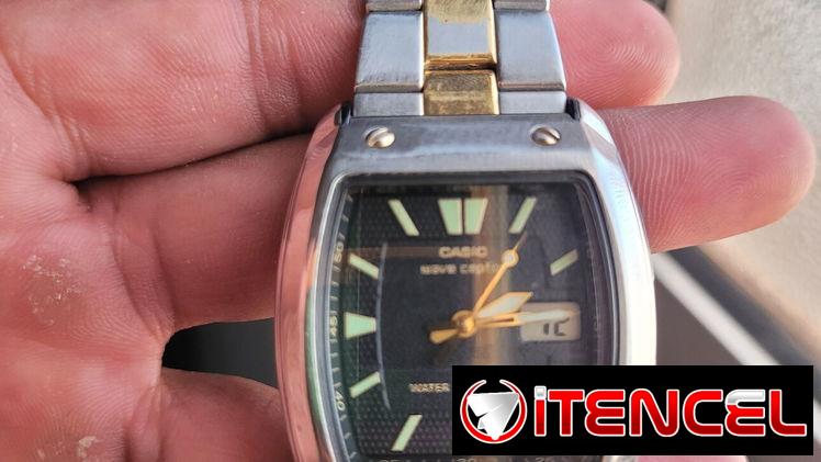 20usd Casio clásico analógico.
