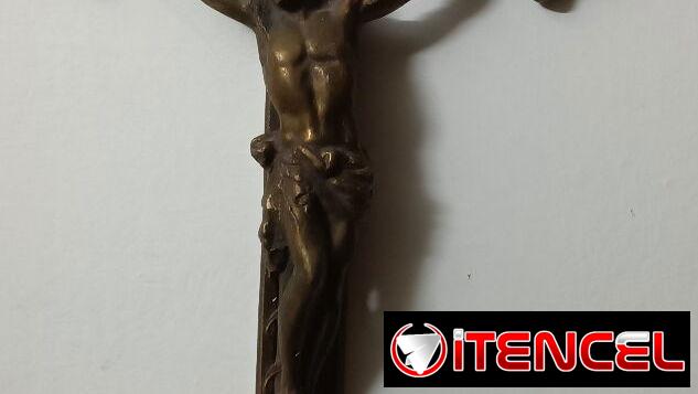 Se vende crucifijo de bronce
