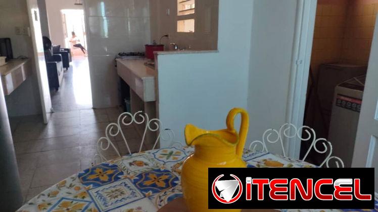 🏡Playa. Rento apto de 3 cuartos y 2 baños. Terraza a la calle. 📍Cerca de 31 y 42. 💼Renta Lineal.👶Se admiten niños