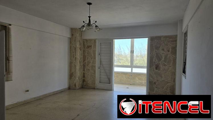 Vedado 65 mil negociables apt balcón 2 ctos y medio 2 baños garaje