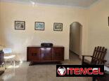 Apartamento de 2/4, planta baja, carposh, en el Vedado (V-252)