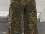 Diversidad de diseños de pantalones y más