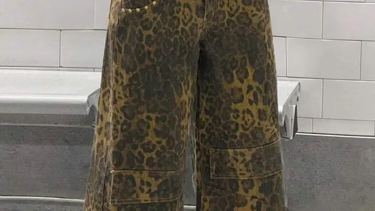 Diversidad de diseños de pantalones y más