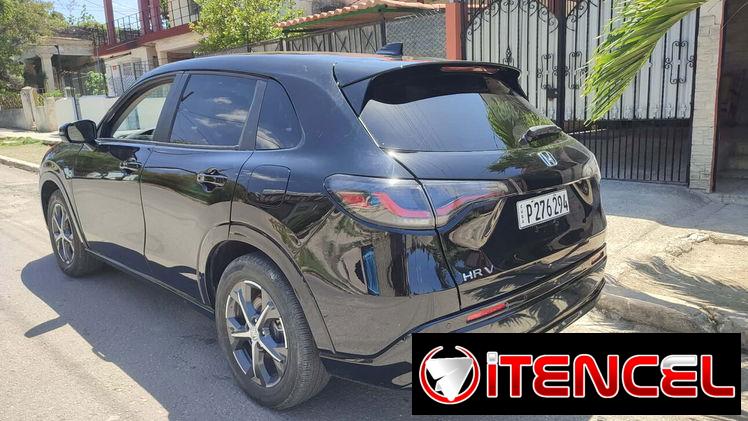Honda HRv del 2025 precio negociable soy el dueño solo 8 mil millas caminando al detalle es llegar y montar soy el dueño