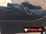 Tenis de suela ancha #37 ( Son de USO )