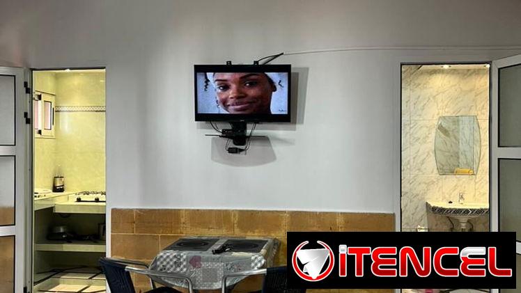 RENTA APARTAMENTO INDEPENDIENTE, EN EL VEDADO,  CON 1 HABITACIÓN +53 52463651 .cerquita del hotel Habana Libre,  Y