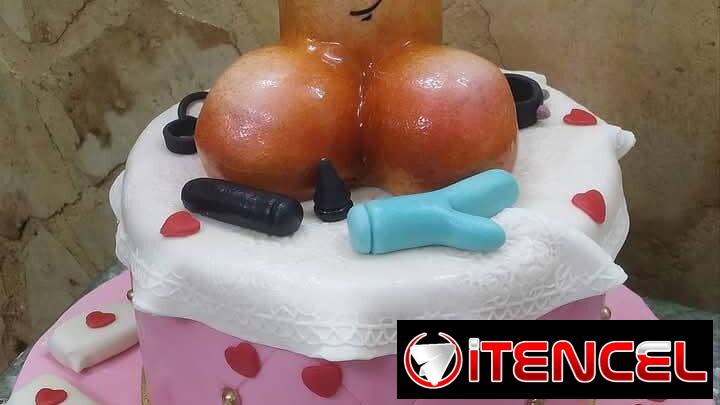 Cake de fondan con mensajería incluida y minicake. Especial para despedida d soltero o aniversarios