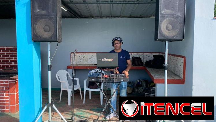 Ofrecemos servicios de Audio, DJ, Confetis de Co2, Pantallas,  Humo, Humo Bajo  52896684
