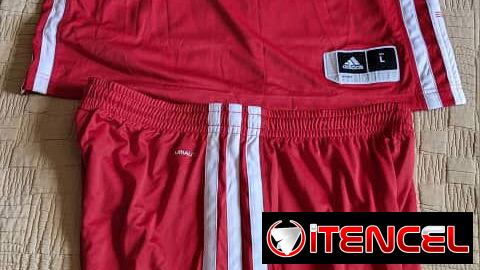 JUEGO DE CAMISETA SIN MANGAS Y SHORT DEPORTIVO ADIDAS ROJO PARA BASKETBALL TALLA L