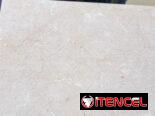 Azulejos marmoleado y blanco con betas