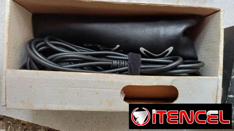 Equipo de amplificacion para guitarra y cantante