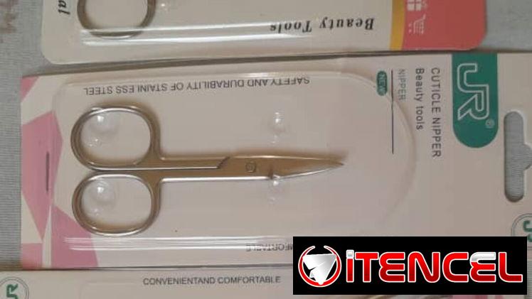 Materiales para barbería y manicura en Centro Habana (alicates, tijeritas, cuchillas, cera, lámparas portátiles,  peine