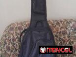 Estuches de guitarra y três cubano
