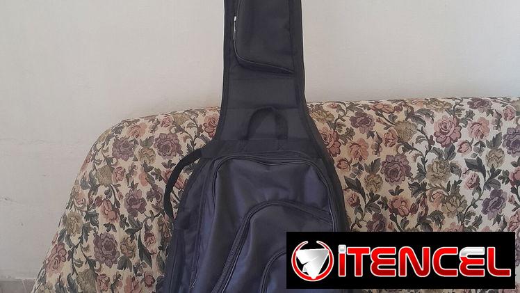 Estuches de guitarra y três cubano