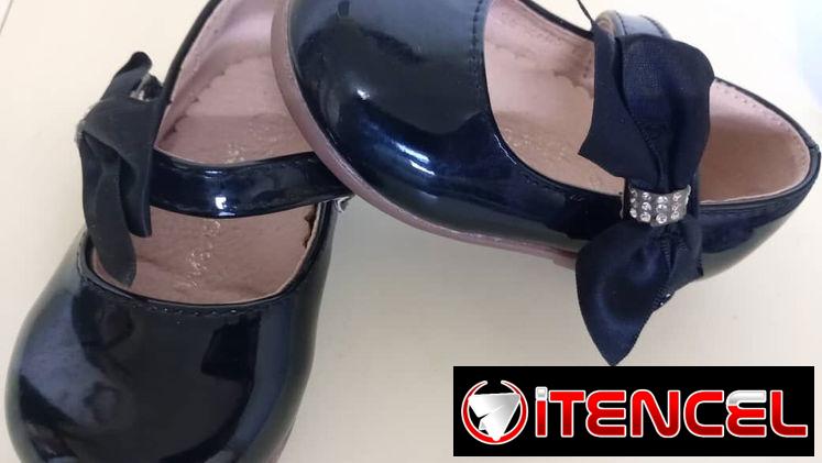 **Se vende** Zapatos de vestir de niña